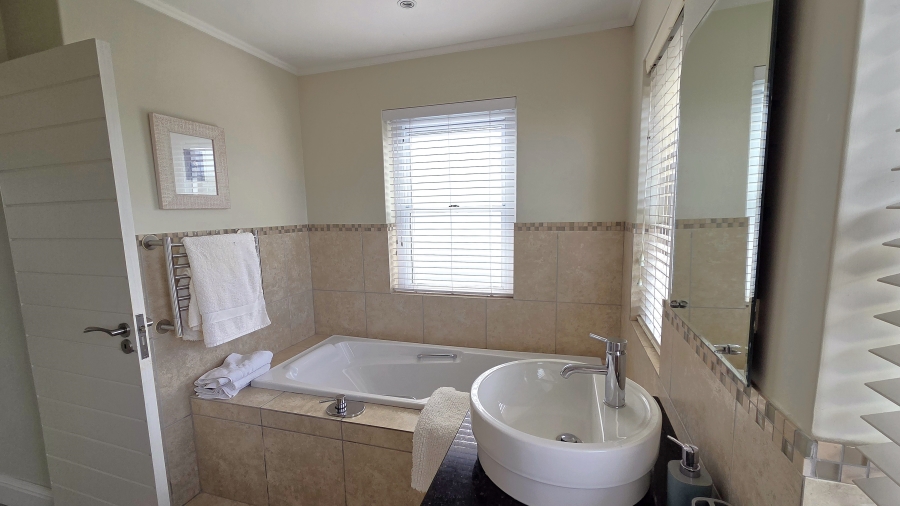 To Let 1 Bedroom Property for Rent in Thesen Islands Western Cape